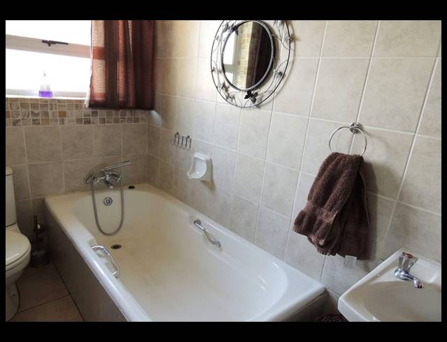 8 BEDROOM FREESTANDING FOR SALE IN VAN RIEBEECK PARK